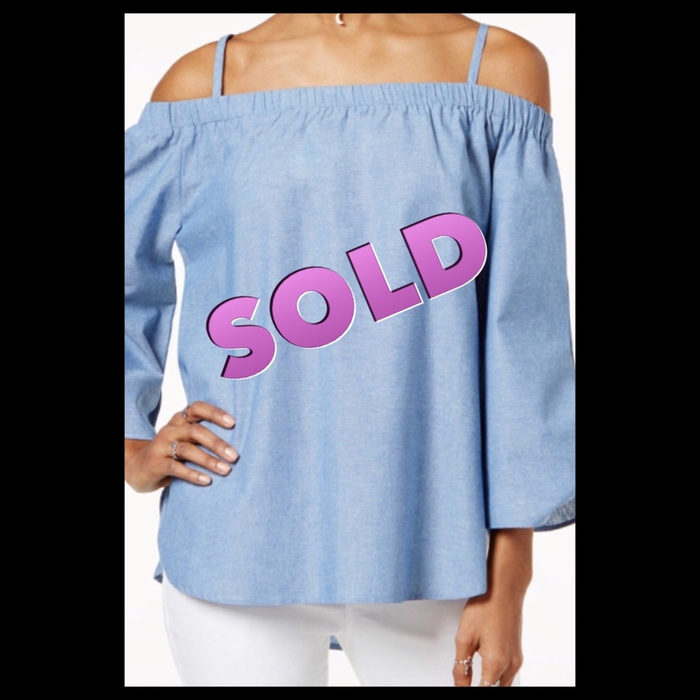 💝NWT Off-The-Shoulder Top💝